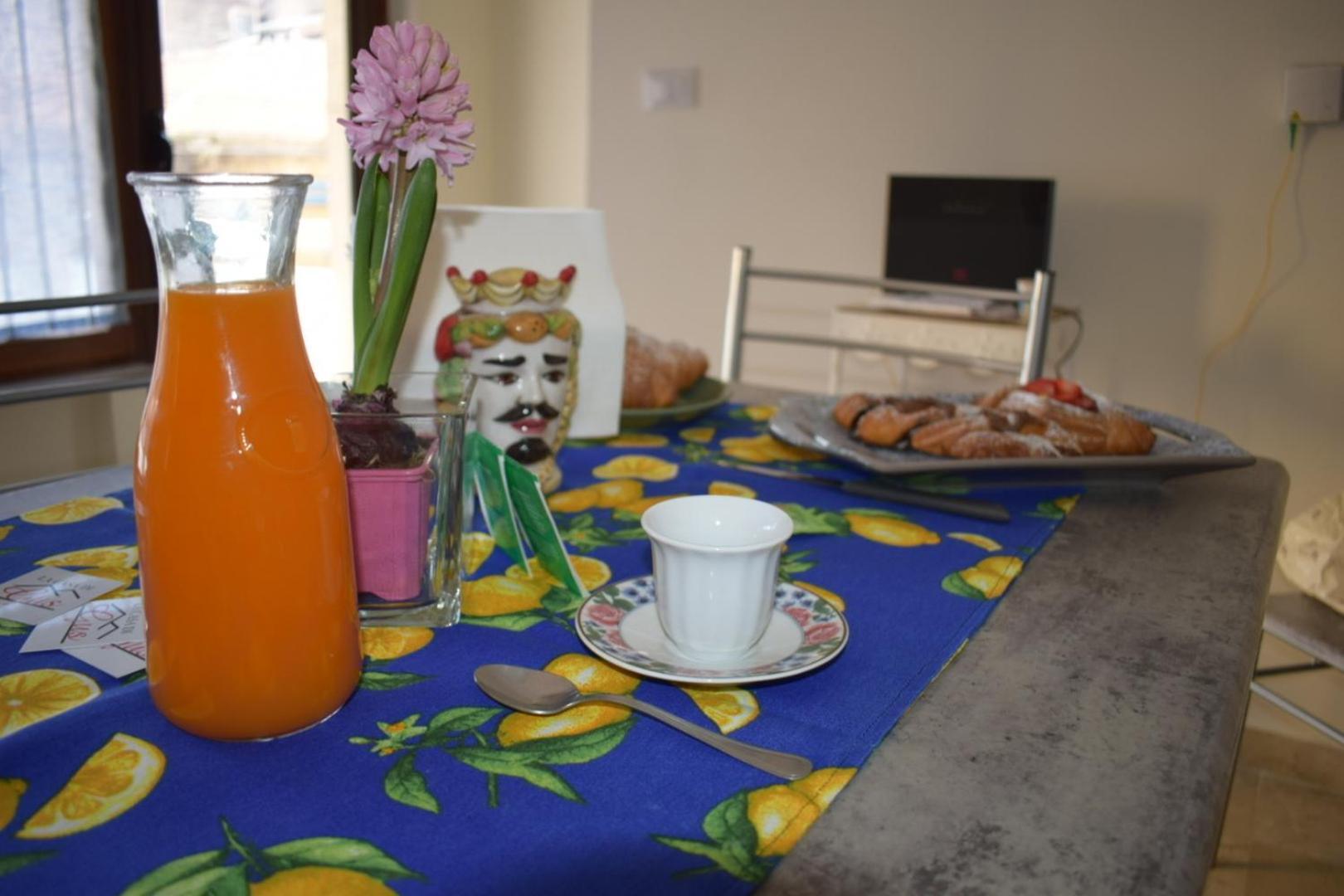 La Casa Di Gus Appartement Palermo Buitenkant foto
